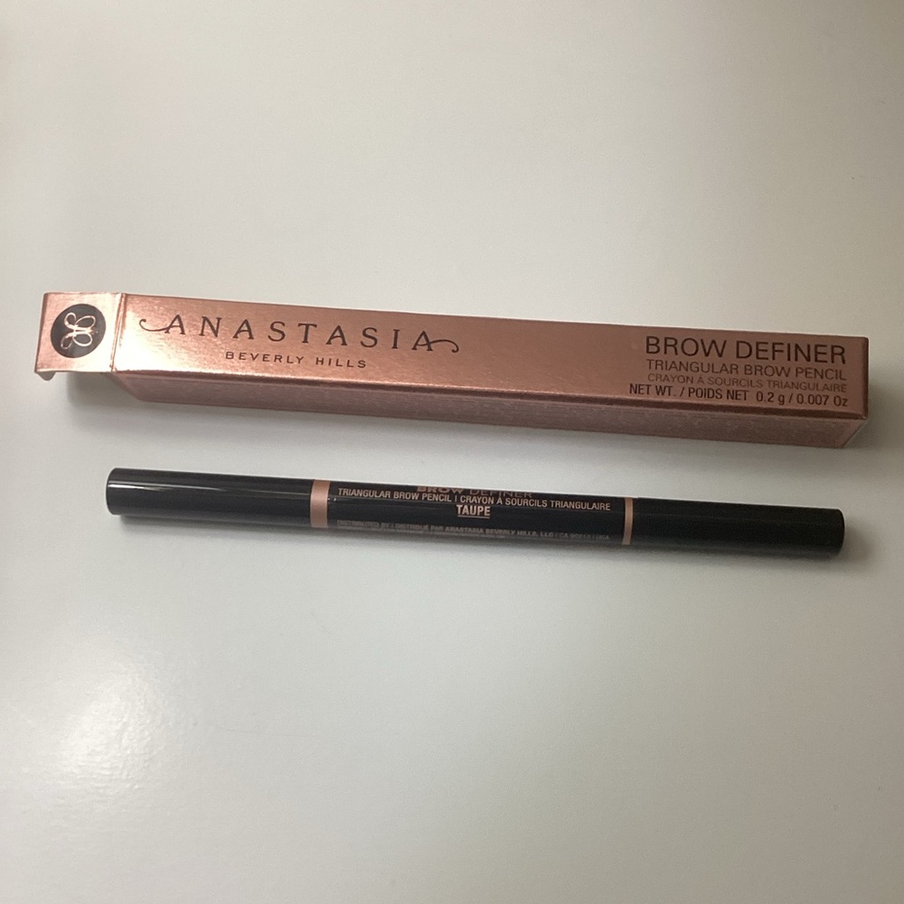 Anastasia Beverly Hills Brow Definer in “Taupe”